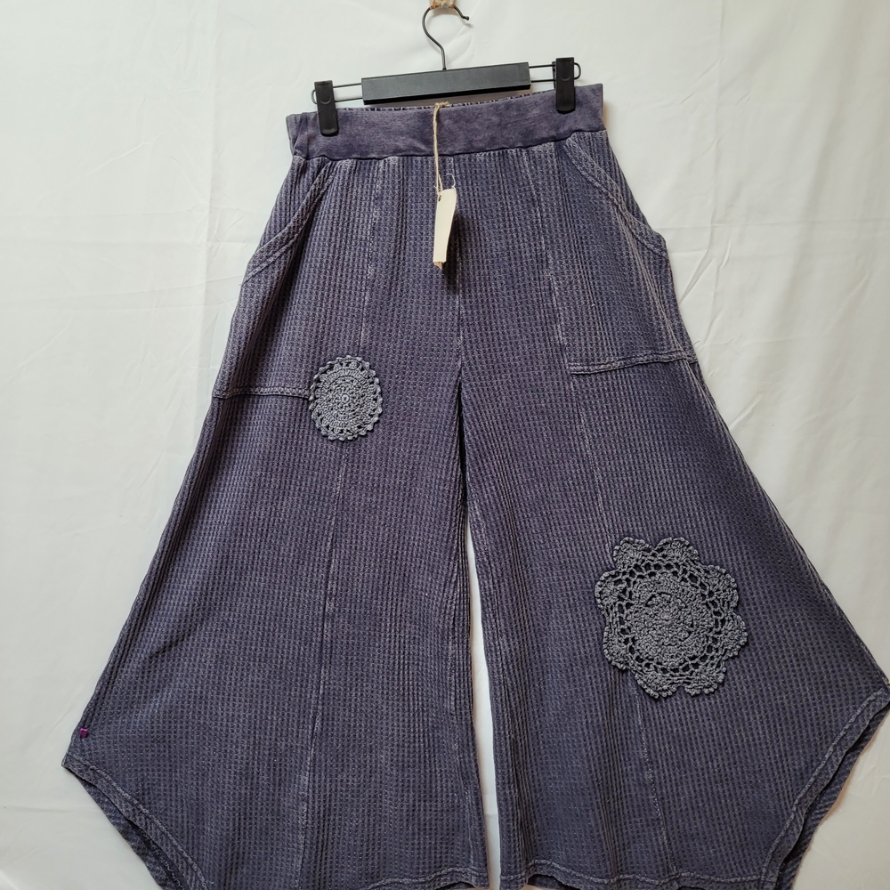 Easel Navy Wide-Leg Crocheted Patch Pants NWT - Picture 4 of 8
